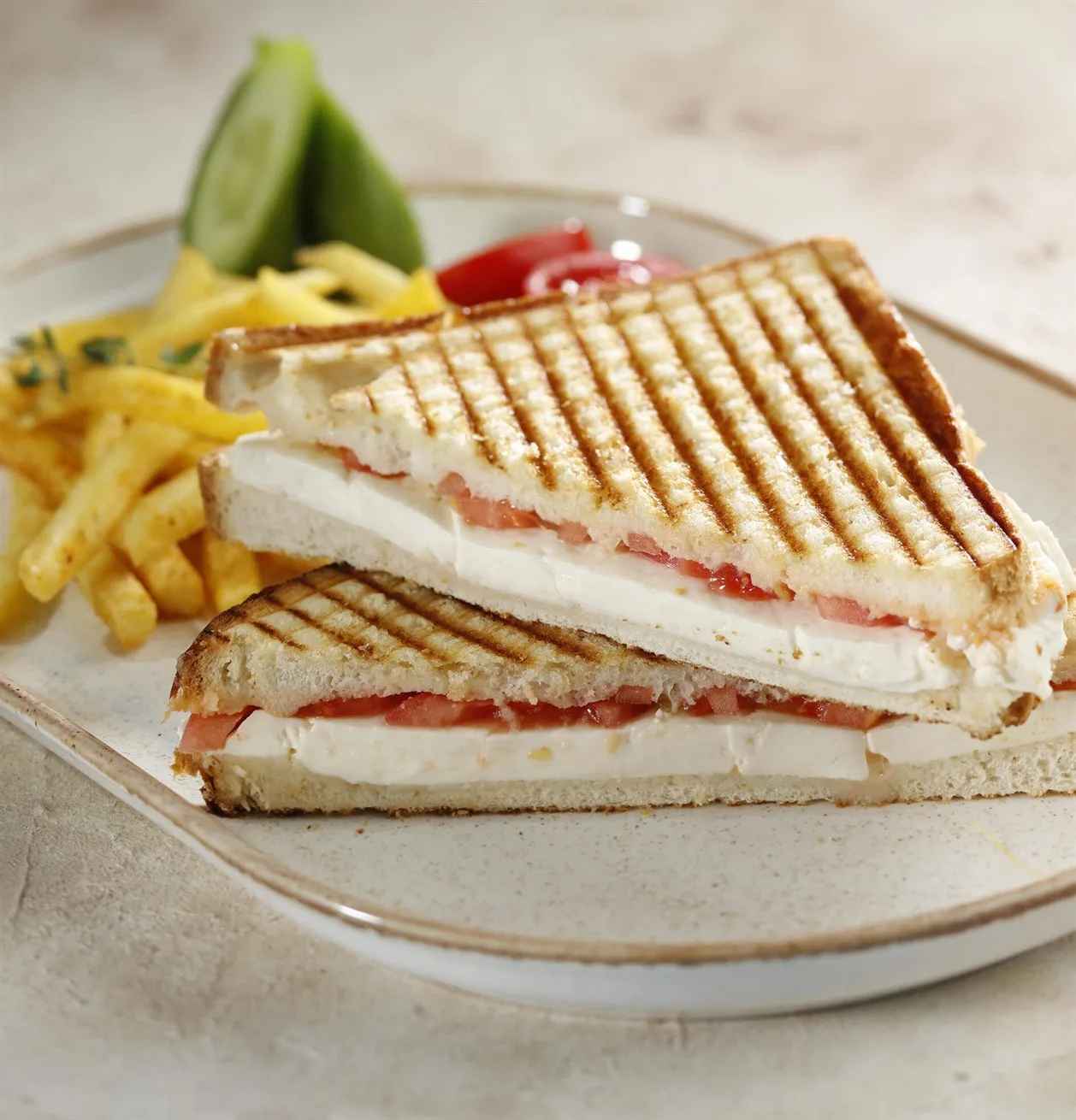 BEYAZ PEYNİRLİ TOST